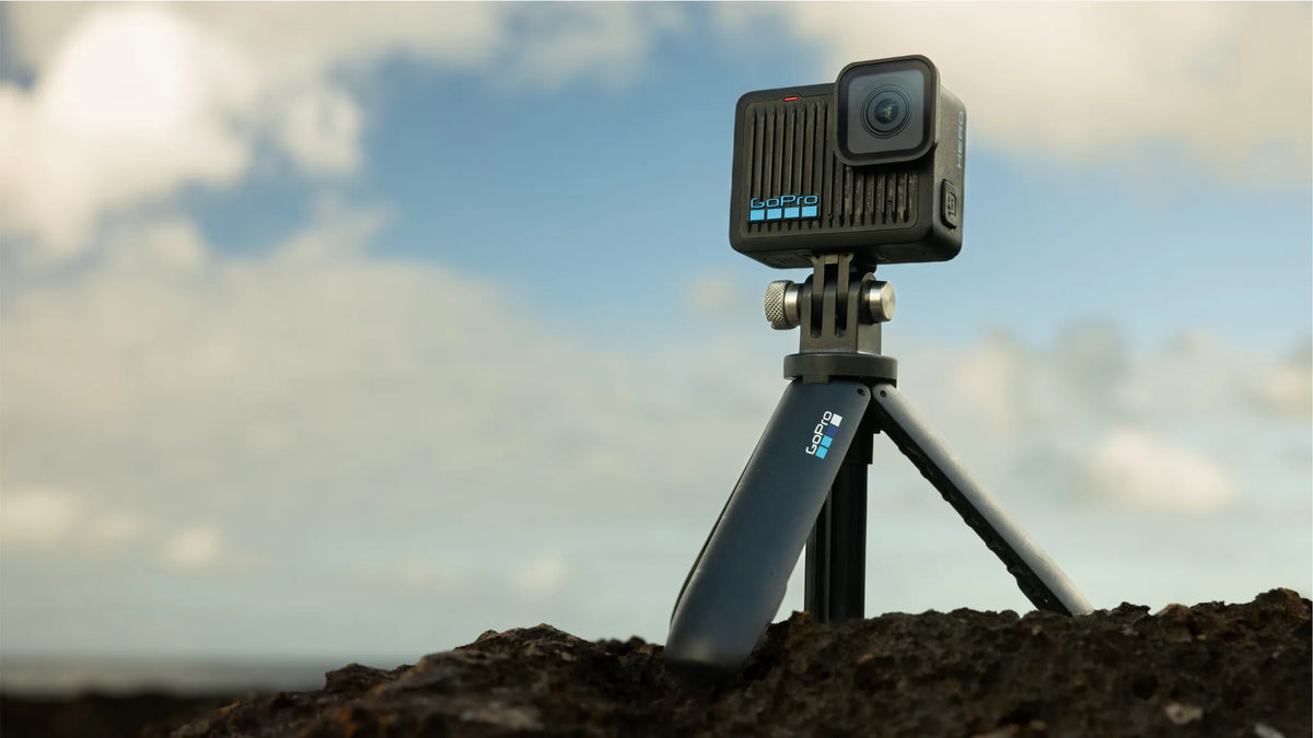 Accesorios GoPro, bastón Shorty y trípode compactos en color negro para cámaras GoPro, ideales para grabar en acción.