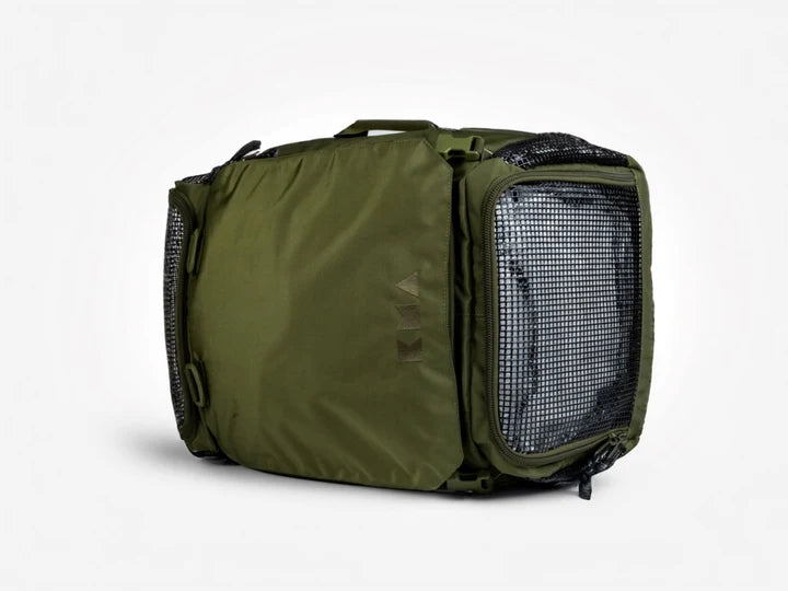 Mochila para equipo de ciclismo KMA Baja Vent 40L, con compartimentos y diseño ergonómico para ciclistas.