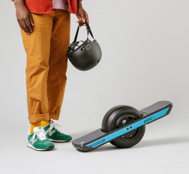 Casco ONEWHEEL Triple 8