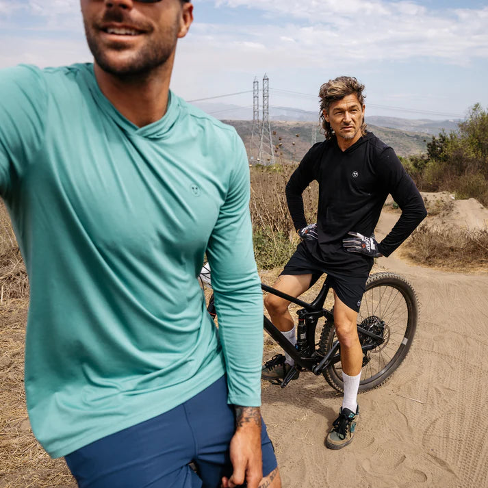 Playera Stealth Tech Manga Larga con Gorrito