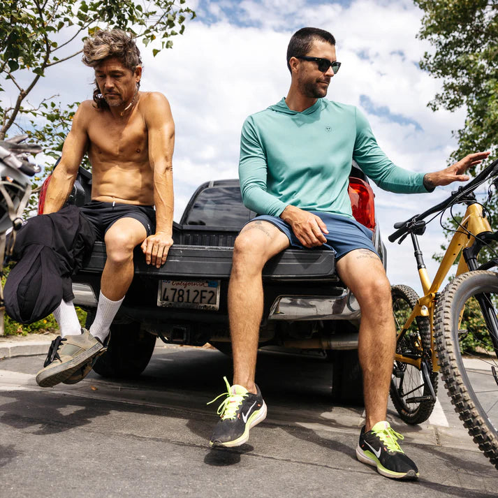 Playera Stealth Tech Manga Larga con Gorrito