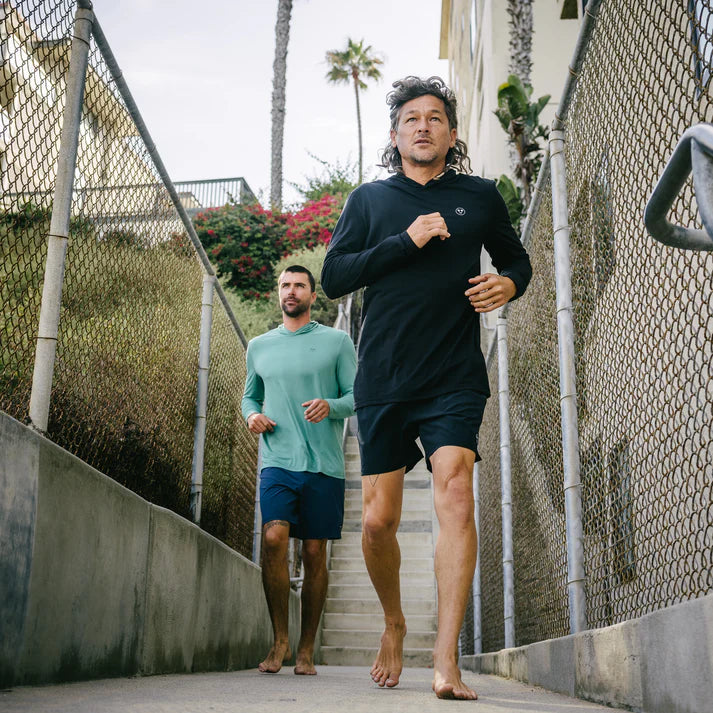 Playera Stealth Tech Manga Larga con Gorrito