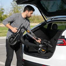 Scooter eléctrico urbano equipado con un motor de 500W