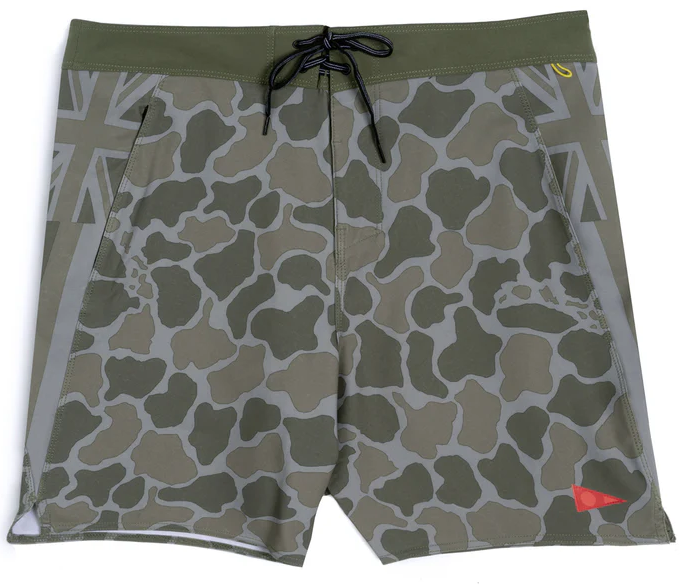 Pantalones cortos de playa Boardshort F1 Pro Hawaii Camo de Florence Marine X, con diseño de camuflaje en tonos verdes y beige.