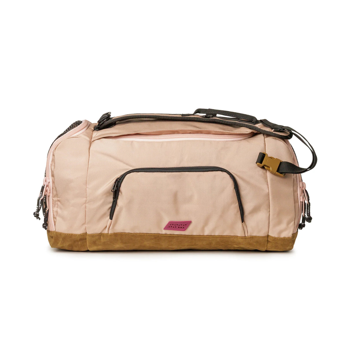Mochila KMA para equipo de ciclismo, lateral, con capacidad de 40L, diseñada para ciclistas, en color negro con detalles reflectantes.